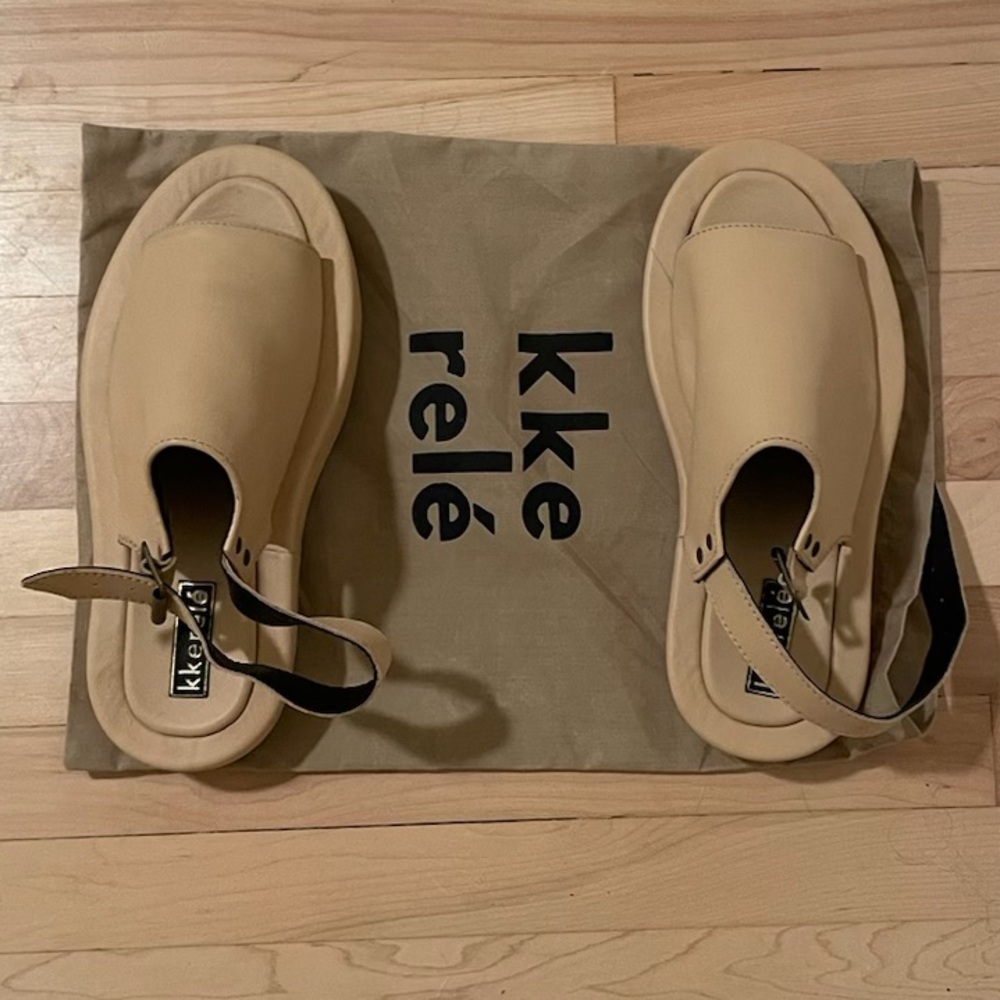 NWT - Kkrelelé (cool Nigerian brand)- Platform Sandals - Size 37 - Cream